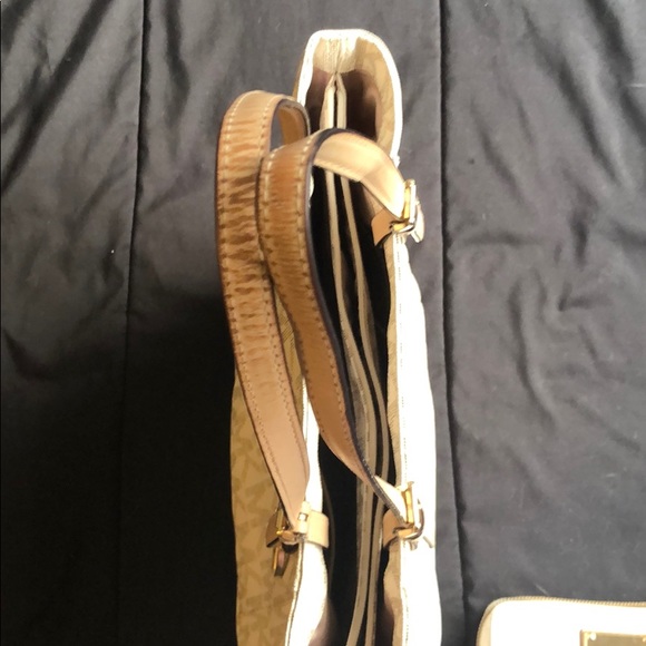 Michael Kors bag & wristlet/wallet (authentic) - Picture 6 of 6